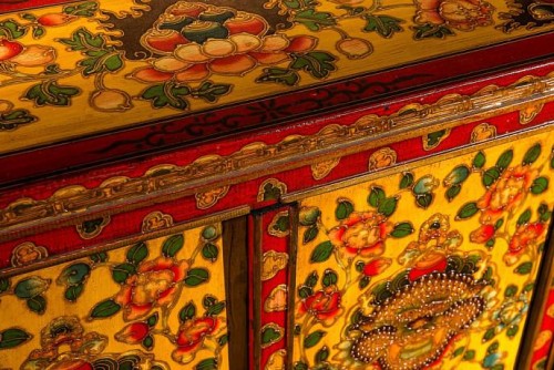Шкаф в тибетском стиле